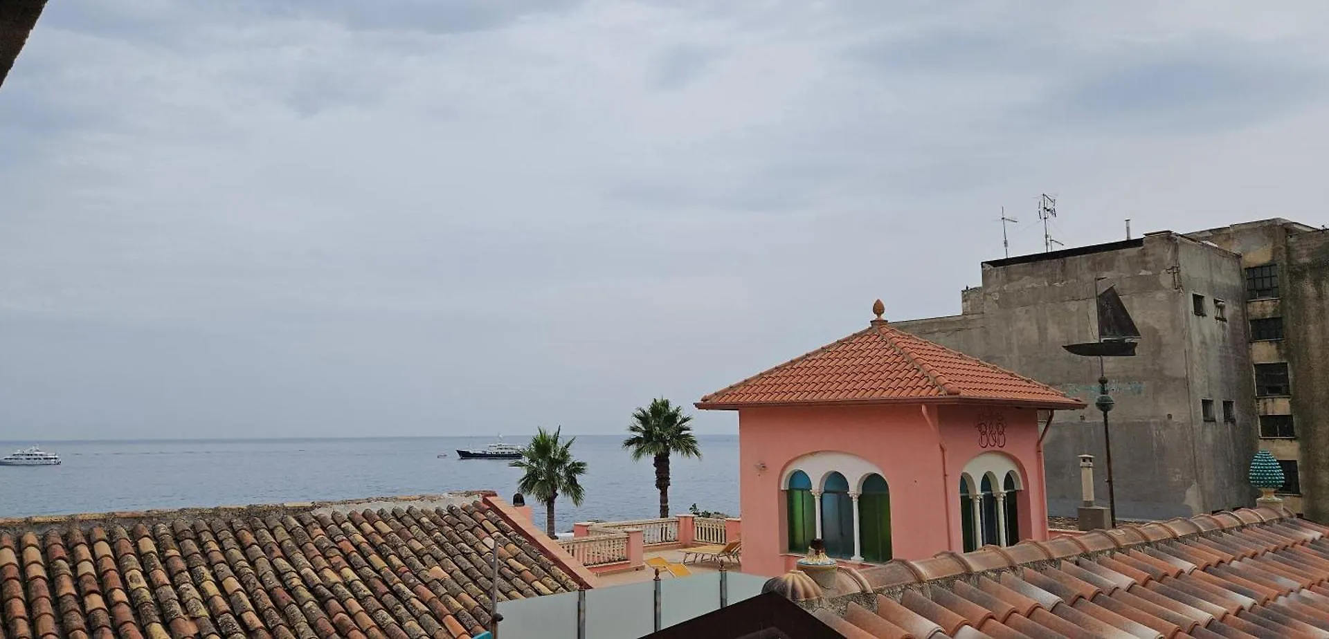 Lucia & Giovanni Giardini-Naxos Bed & Breakfast