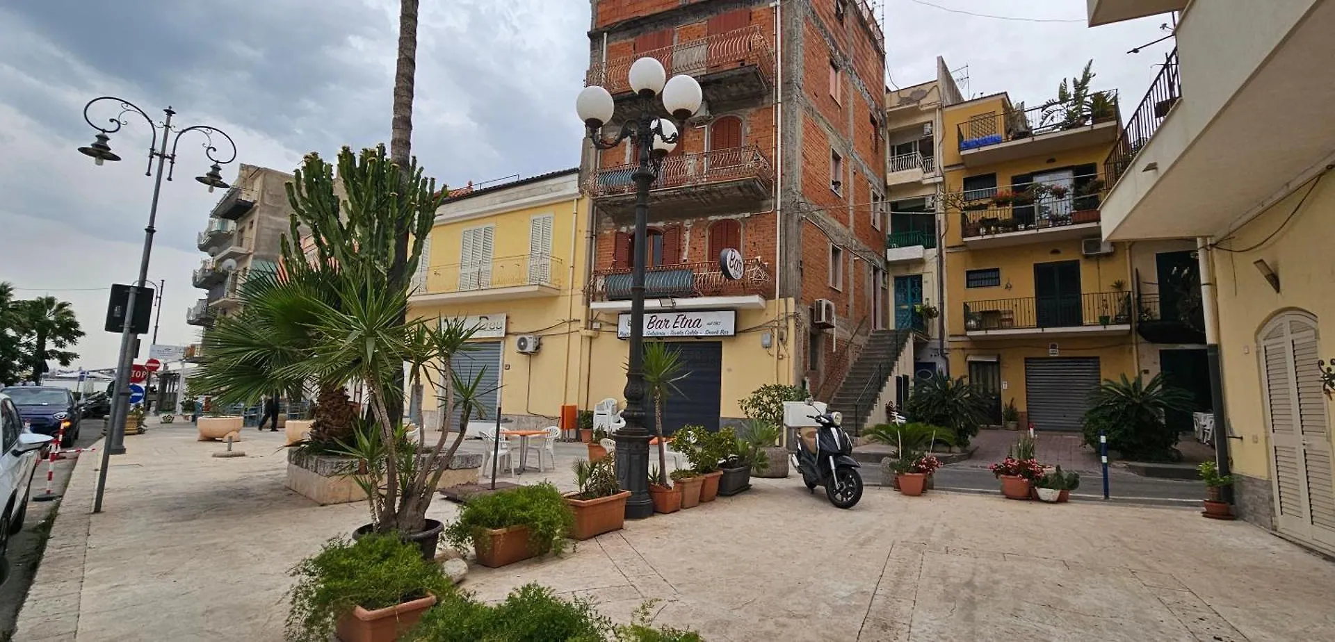 Lucia & Giovanni Giardini-Naxos Couette-café